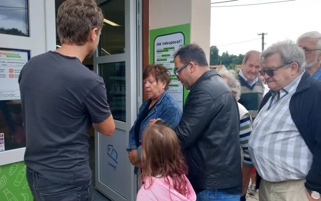 Foto: V Horních Dubenkách mohou ode dneška jít nakupovat klidně i o půlnoci