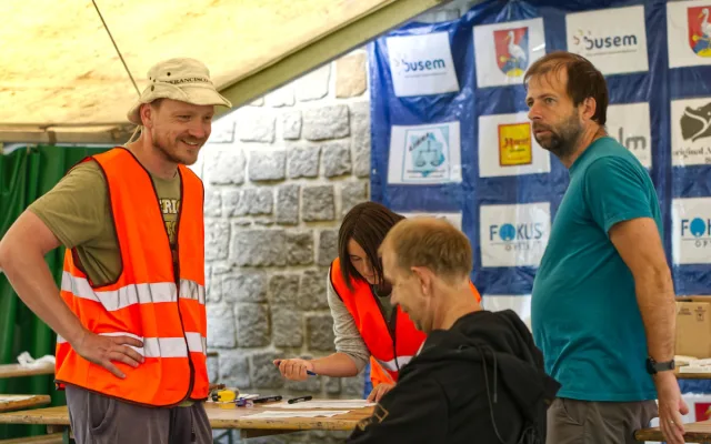 FOTO: Dřevěný muž měl opět rekordní účast, vyhrál šestnáctiletý Matyáš Večeřa