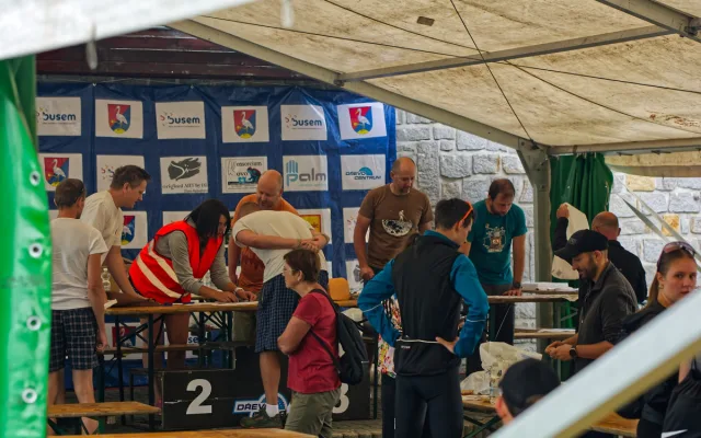 FOTO: Dřevěný muž měl opět rekordní účast, vyhrál šestnáctiletý Matyáš Večeřa