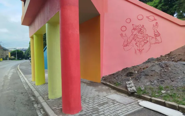 ANKETA: Železniční most v Jihlavě hraje všemi barvami, lidé nechápou cirkus