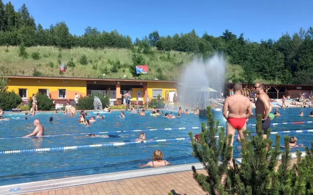 FOTO: Koupaliště v Lukách bylo v červenci čtrnáct dní zavřené, nyní opět ožilo