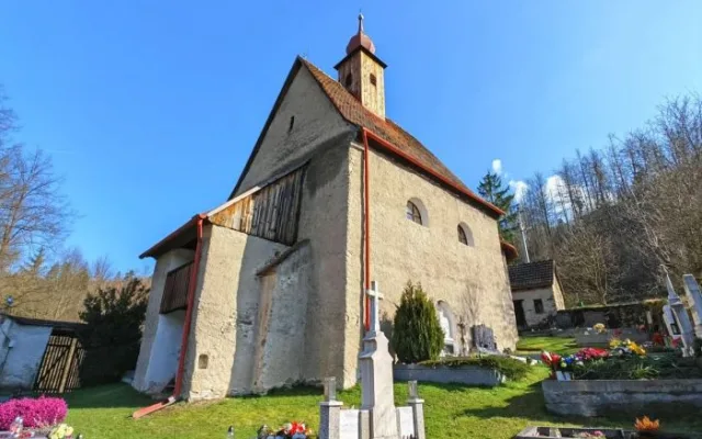 Románský kostel v Dolním Čepí má spravenou střechu, na řadě je výzkum nálezů