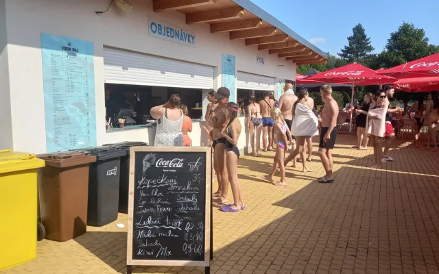 FOTO: S tropickými teplotami ve Vodním ráji stoupá zájem o online nákup vstupenek
