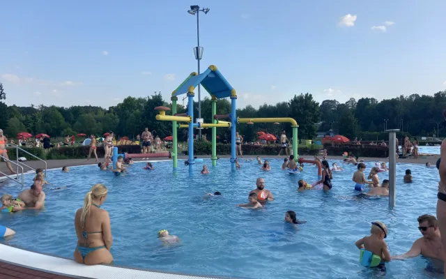 FOTO: S tropickými teplotami ve Vodním ráji stoupá zájem o online nákup vstupenek