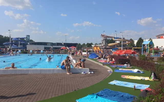 FOTO: S tropickými teplotami ve Vodním ráji stoupá zájem o online nákup vstupenek