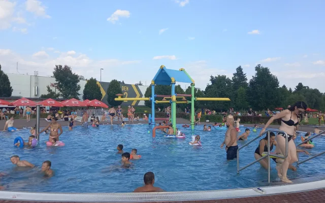 FOTO: S tropickými teplotami ve Vodním ráji stoupá zájem o online nákup vstupenek