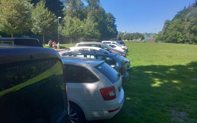 Parkování v Jihlavě XV: U letního kina se platilo, nyní je tam až 24 hodin zdarma