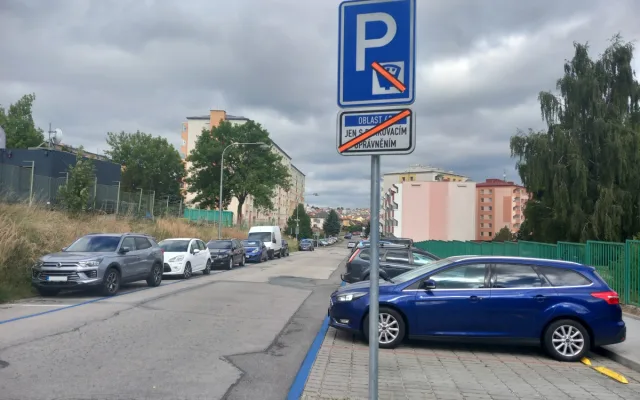 FOTO: Minikruháč a K+R u ZŠ Nad Plovárnou. Rodiče dětí čekají v pondělí novinky