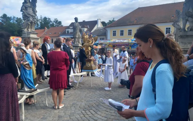 VIDEO: Brtnicí prošel morový průvod, zapojily se do něj stovky postav