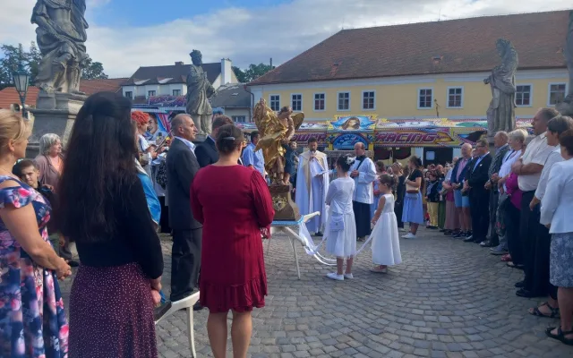 VIDEO: Brtnicí prošel morový průvod, zapojily se do něj stovky postav