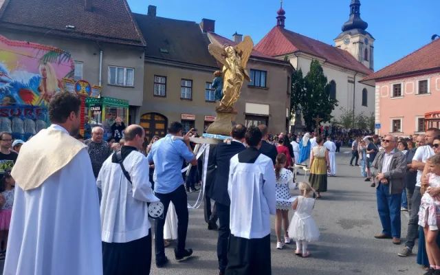 VIDEO: Brtnicí prošel morový průvod, zapojily se do něj stovky postav