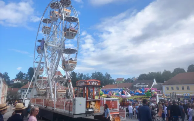 VIDEO: Pouť v Brtnici plná adrenalinu, lidé se točili čtyřicet metrů nad zemí