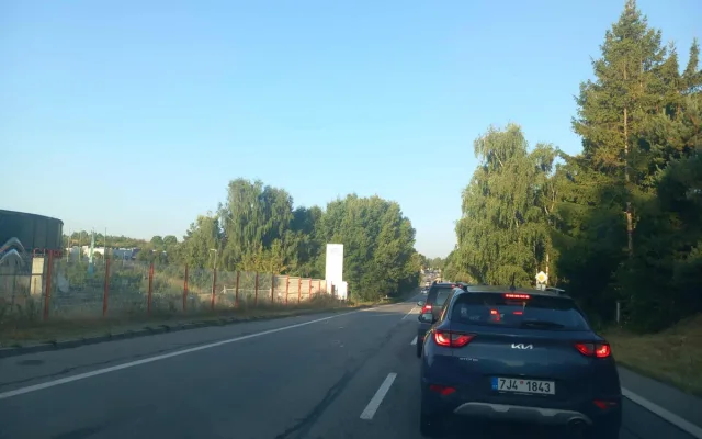 FOTO: Mamataxi po prázdninách opět vyjela do ulic a doprava v Jihlavě kolabuje