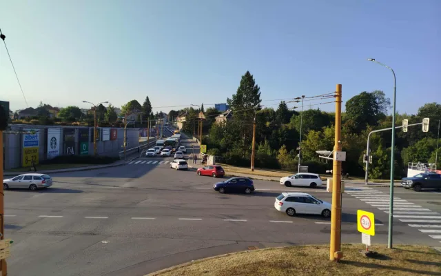 FOTO: Mamataxi po prázdninách opět vyjela do ulic a doprava v Jihlavě kolabuje