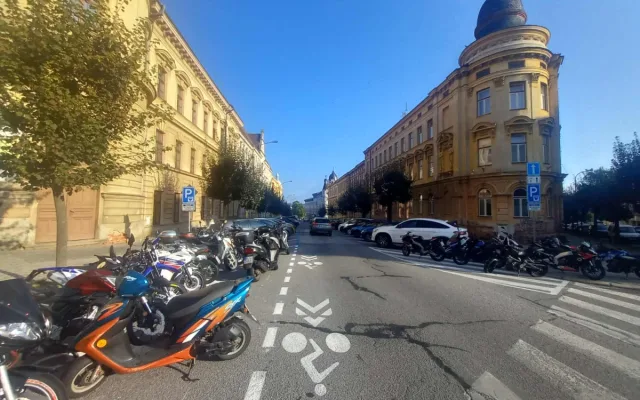 FOTO: Mamataxi po prázdninách opět vyjela do ulic a doprava v Jihlavě kolabuje