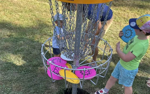 FOTO: V Jihlavě jsme si zahráli disgolf s čtenáři. O dobrou zábavu nebyla nouze