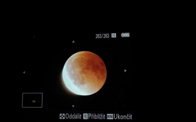 FOTO: Výjimečná událost. Zatmění měsíce v noci na dnešek fotili i lidé na Vysočině