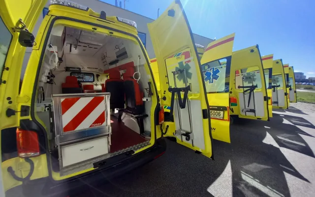 VIDEO: Záchranáři mají nové sanitky. Hlasité sirény nepřekračují hlukové limity