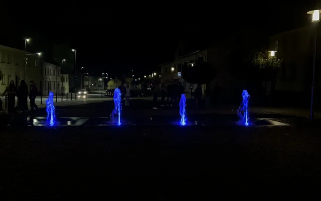 VIDEO: V Třešti mají novou atrakci. Barevné fontány lidé chválí i kritizují