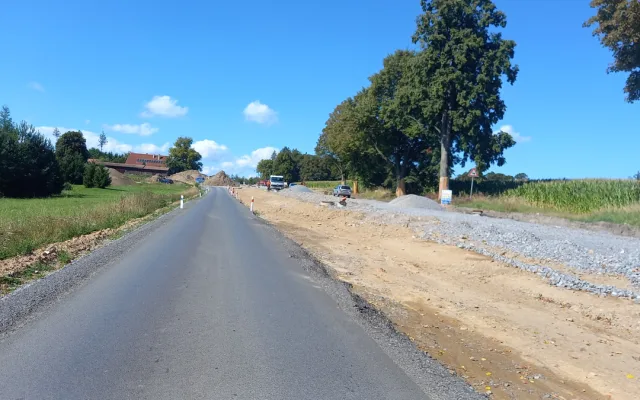 FOTO: Dělníci pracují na obchvatu Rytířska. Za měsíc a půl tam mají jezdit auta