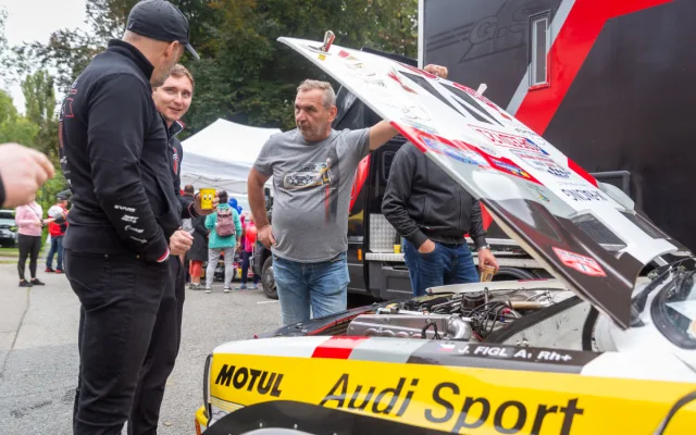 FOTO: Auta v hlavní roli. Motorsvět v Havlíčkově Brodě přilákal tisíce návštěvníků