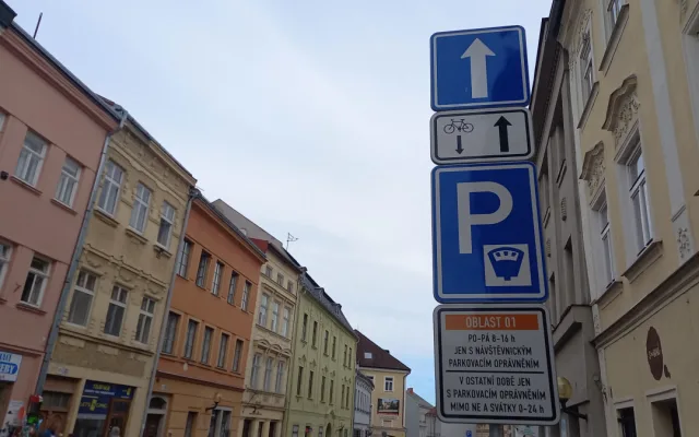 Parkování v Jihlavě XVII: Autem do Horáckého divadla? To není žádný problém