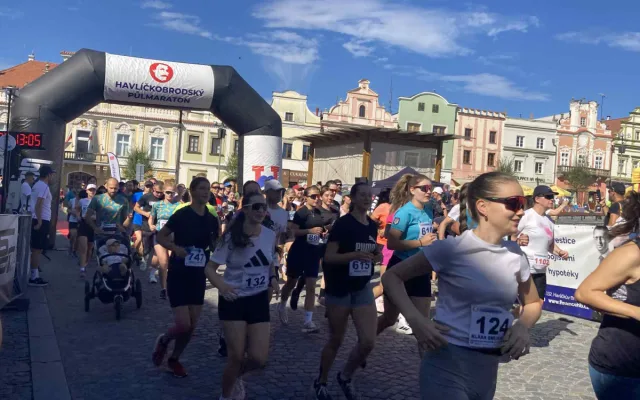 FOTO: Havlíčkobrodským náměstí proběhly stovky lidí, Diana Mezuliáníková byla pátá