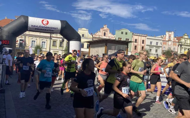 FOTO: Havlíčkobrodským náměstí proběhly stovky lidí, Diana Mezuliáníková byla pátá