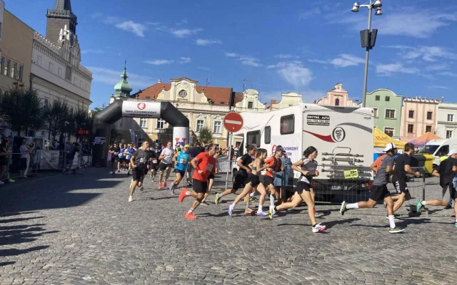 FOTO: Havlíčkobrodským náměstí proběhly stovky lidí, Diana Mezuliáníková byla pátá