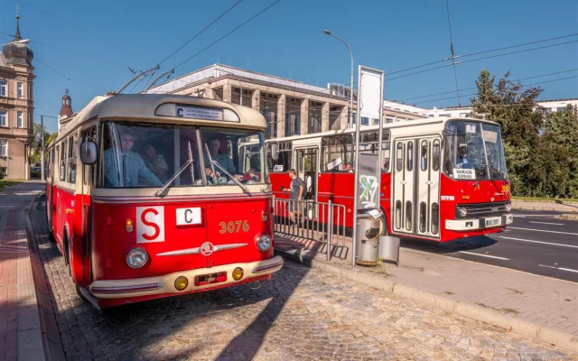 FOTO: Retrolinky v Jihlavě nabídly cestu nejen do minulosti, ale i do budoucnosti