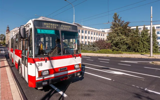 FOTO: Retrolinky v Jihlavě nabídly cestu nejen do minulosti, ale i do budoucnosti