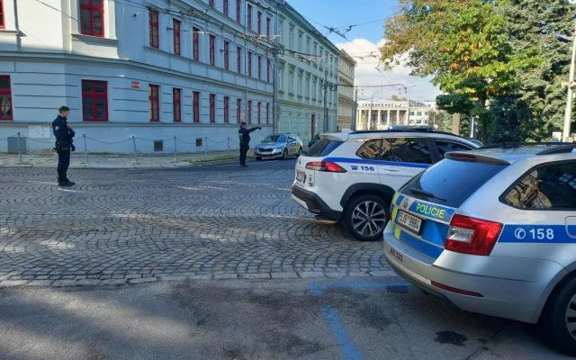Aktuálně z Jihlavy: Žáci a učitelé ze ZŠ Křížová jsou evakuováni kvůli bombě