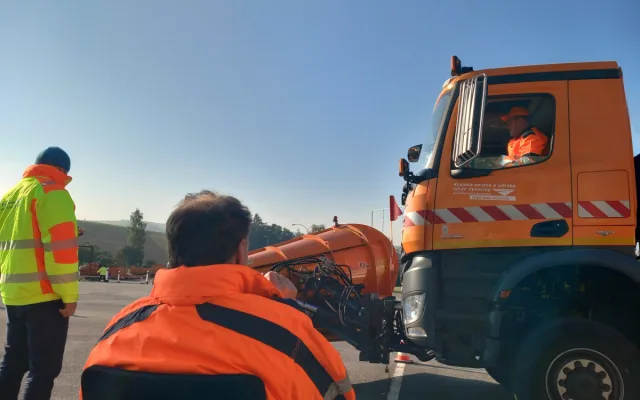 FOTO: Jsme naprosto připraveni, hlásí před začátkem zimy cestáři. Soutěžili v rodeu