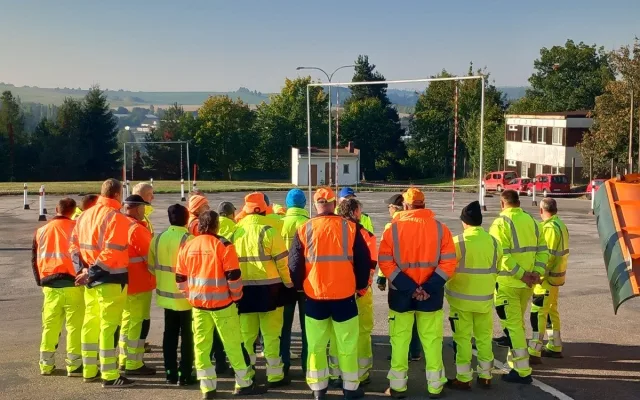 FOTO: Jsme naprosto připraveni, hlásí před začátkem zimy cestáři. Soutěžili v rodeu