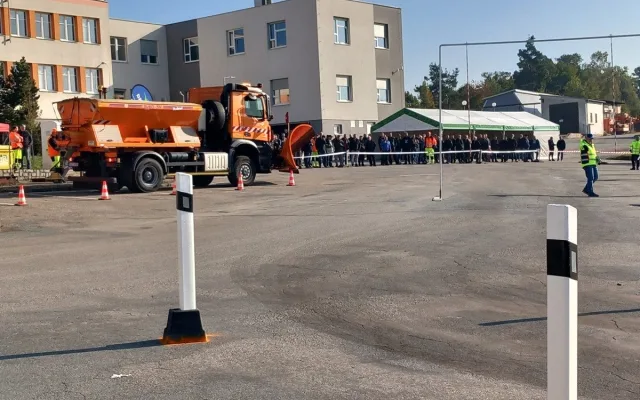 FOTO: Jsme naprosto připraveni, hlásí před začátkem zimy cestáři. Soutěžili v rodeu