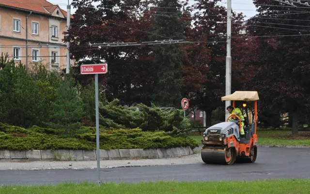 VIDEO: Ulice kolem jihlavské nemocnice mají nový asfalt a jsou opět bez uzavírek