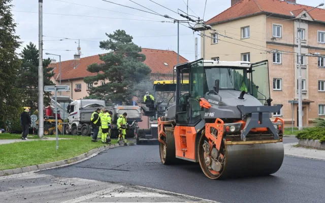 VIDEO: Ulice kolem jihlavské nemocnice mají nový asfalt a jsou opět bez uzavírek