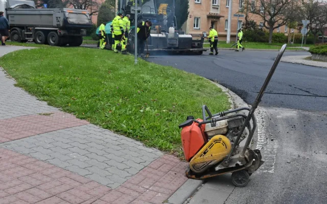 VIDEO: Ulice kolem jihlavské nemocnice mají nový asfalt a jsou opět bez uzavírek