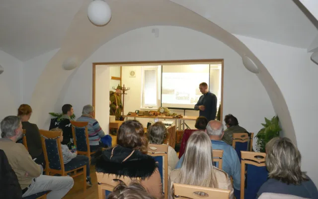 FOTO: V Lukách se vyprávělo o konci první republiky, lidé viděli i dobové uniformy