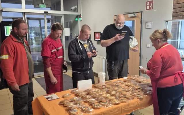 FOTO: Letošní charitativní sbírka Koláč pro hospic byla úspěšná. Nezbyl ani jediný