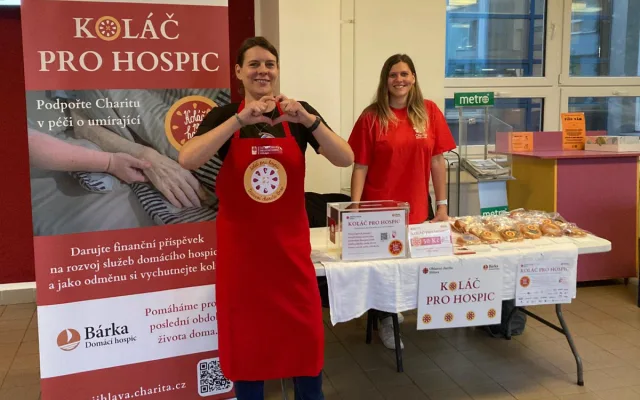 FOTO: Letošní charitativní sbírka Koláč pro hospic byla úspěšná. Nezbyl ani jediný