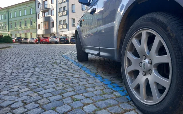 Parkování v Jihlavě XIX: Při vyzvednutí zásilky se parkování platit nemusí