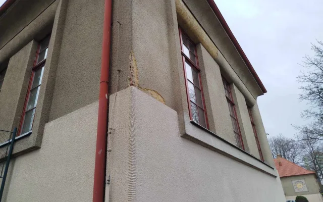 Nekonečný příběh ZŠ Havlíčkova. Jihlavská radnice opět hledá, kdo školu opraví