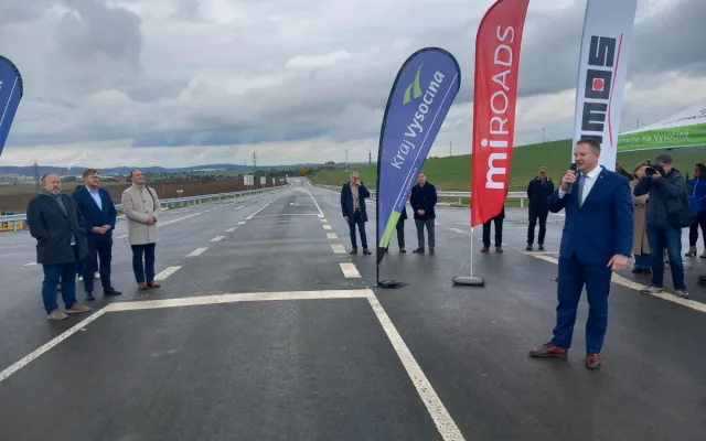 FOTO: Jihovýchodní obchvat Jihlavy se otevírá, řidiči ho mohou využívat v celé délce