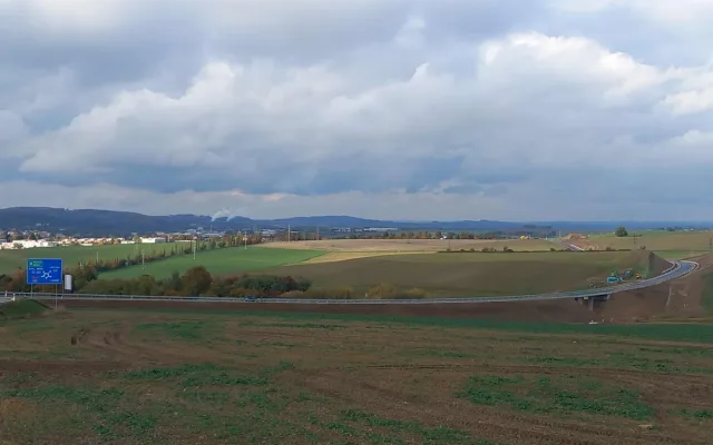 FOTO: Jihovýchodní obchvat Jihlavy se otevírá, řidiči ho mohou využívat v celé délce