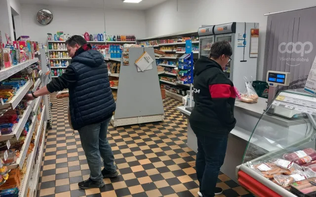 VIDEO: Prodejna v Řehořově se dostala do 21. století. Nově je to samoobsluha