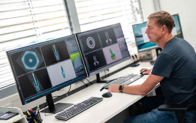 Bosch představil studentům firmu, výrobu a moderní automobilové technologie