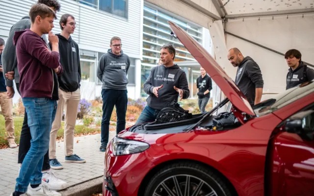 Bosch představil studentům firmu, výrobu a moderní automobilové technologie