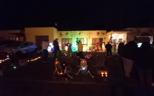 VIDEO: V Heleníně se sešla strašidla. Postavy mohou vyděsit, když se nečekaně pohnou