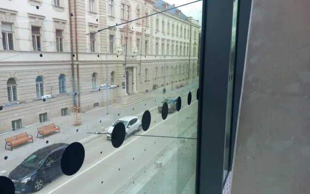 Pobytové schody u arény budou pro zamilované studenty, sportovce i módní policii